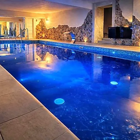 Dixon & Wellness 4* Banská Bystrica