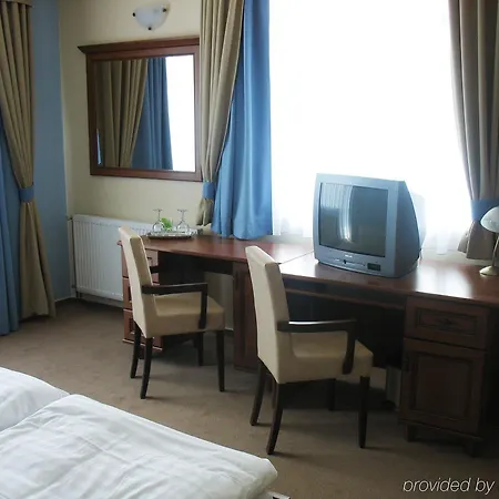 فندق Dixon & Wellness 4*
