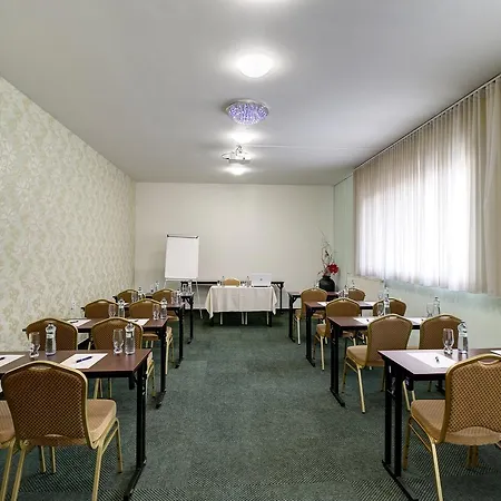 Dixon & Wellness Hotel Banska Bystrica